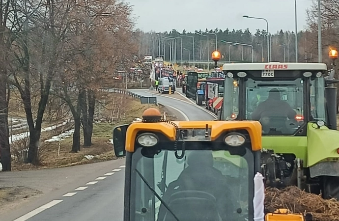 {Apel ma związek z rolniczymi protestami.}