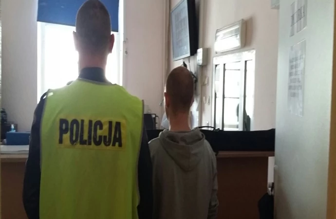 {Policjanci zatrzymali mieszkańca Górowa Iławeckiego, który siłą zabrał kluczyki znajomemu.}